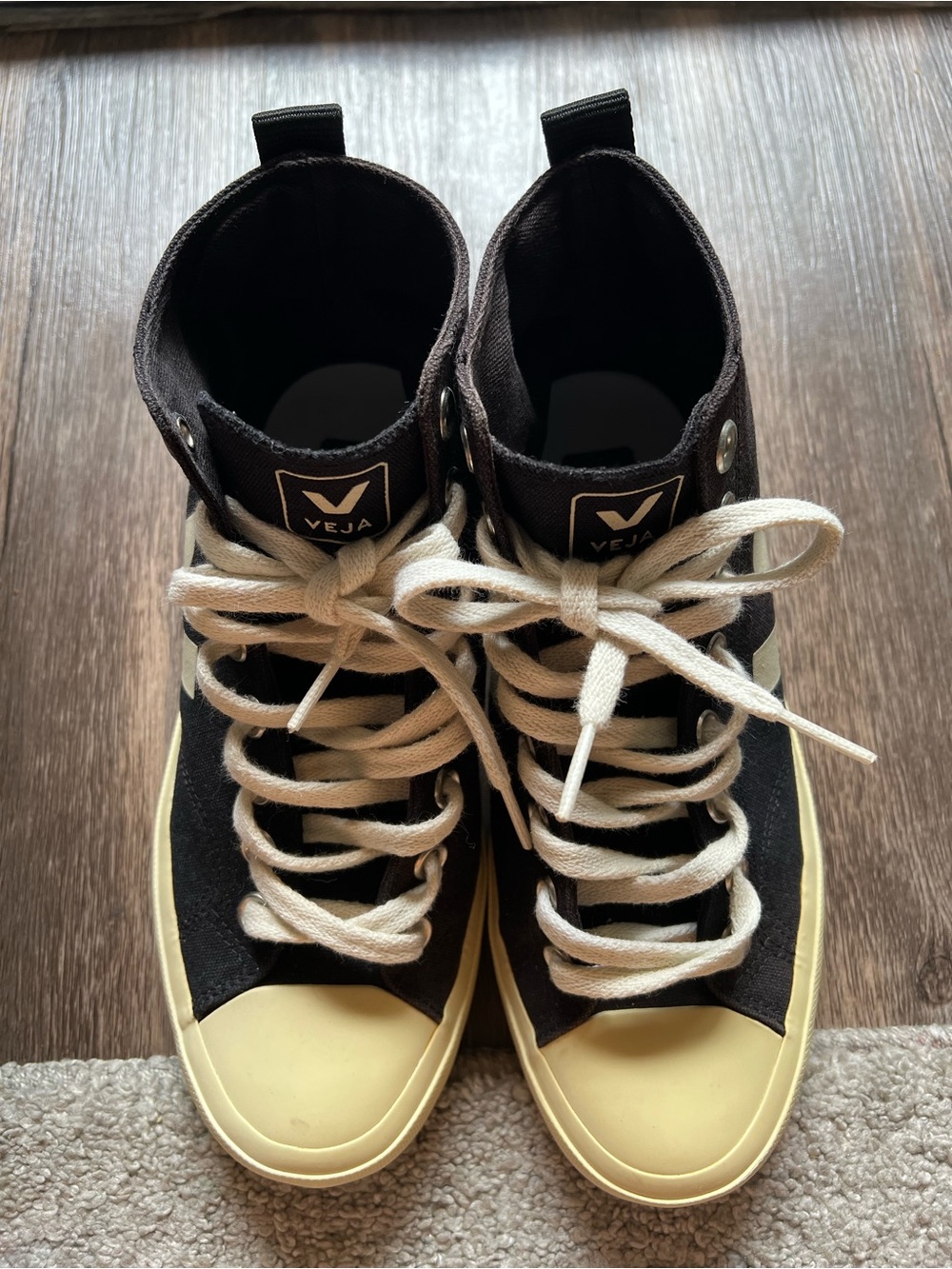 Veja Wata II High Top
Sneaker size 6